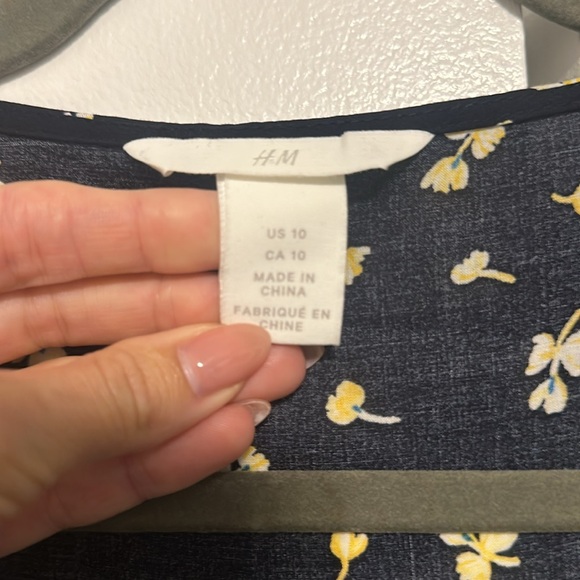 Navy floral Wrap top (US 10) - Picture 4 of 5